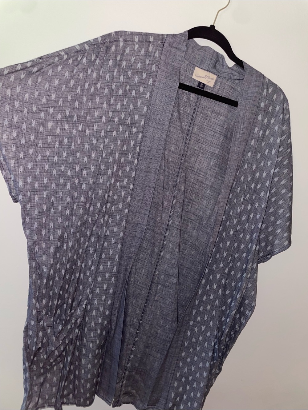 Universal Thread Blue and White Kimono